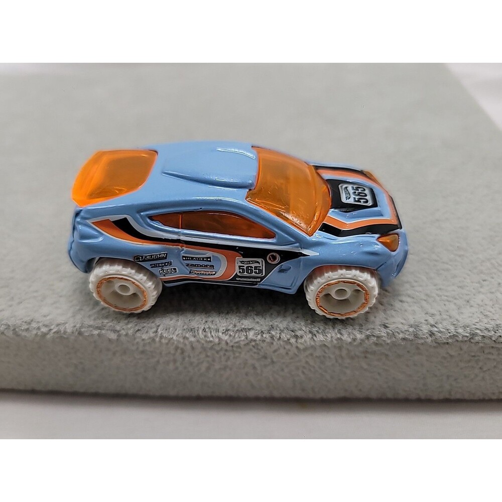 2011 TOYOTA RSC 2001 HOT WHEELS DIECAST CAR 1:64